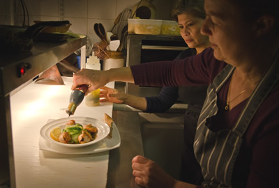 good pub food at the George Inn includes scallops!